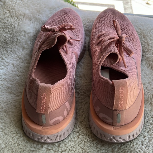 EUC like new. Nike Epic React Shoes Size 8 women’s running shoes pink - Picture 3 of 6